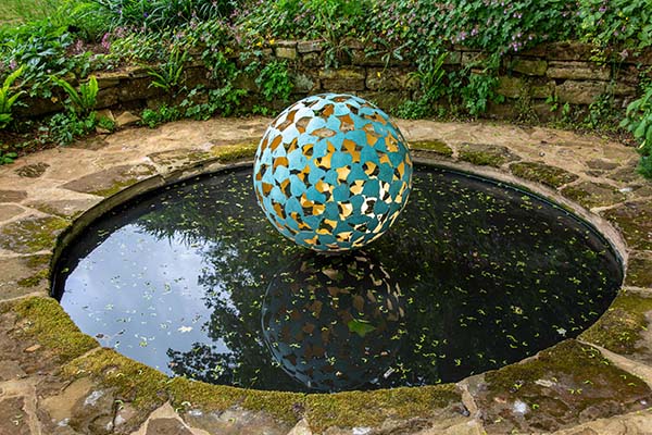 The ‘water globe’ – natural lighting? 